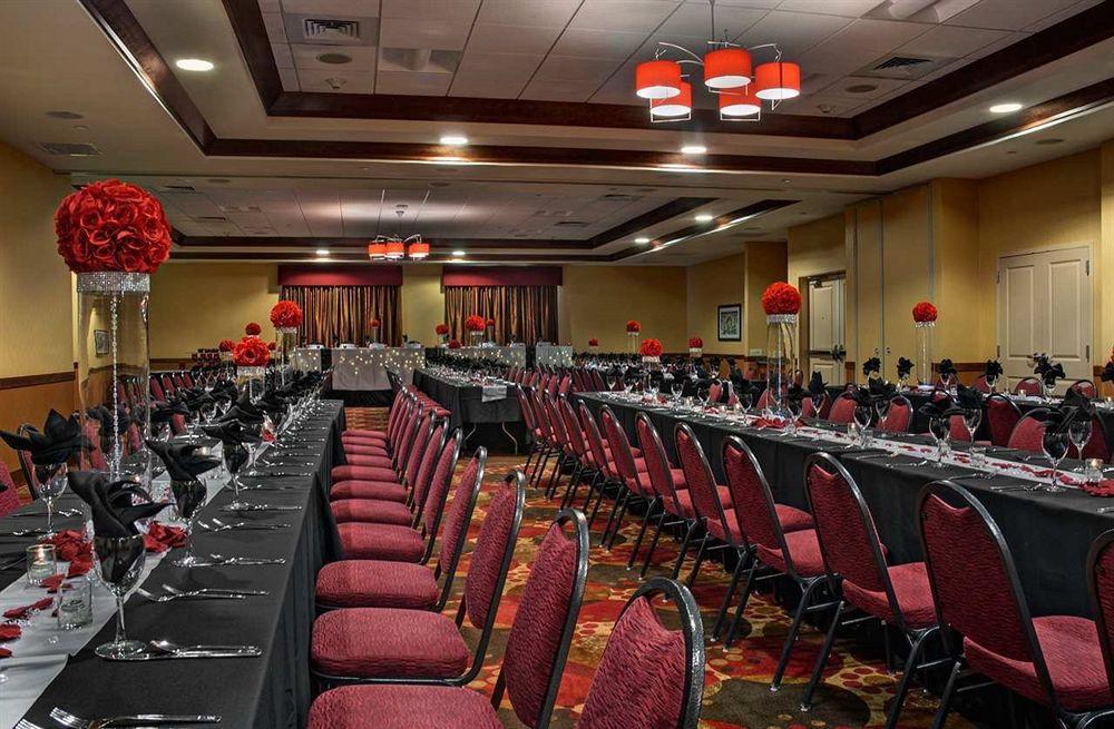 Hilton Garden Inn Milwaukee Airport Restoran gambar